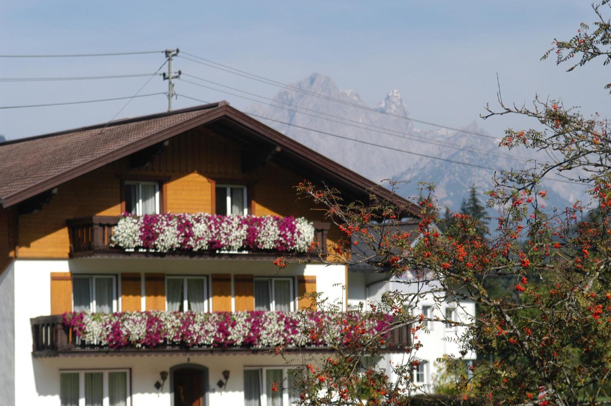 Haus Dachstein Schnitzer Hotel Eben Im Pongau Bagian luar foto