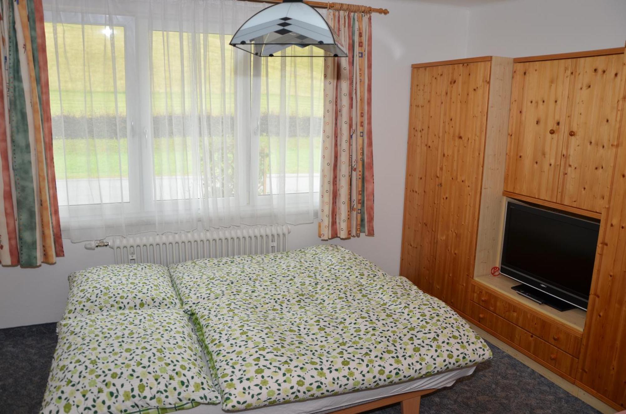 Haus Dachstein Schnitzer Hotel Eben Im Pongau Ruang foto